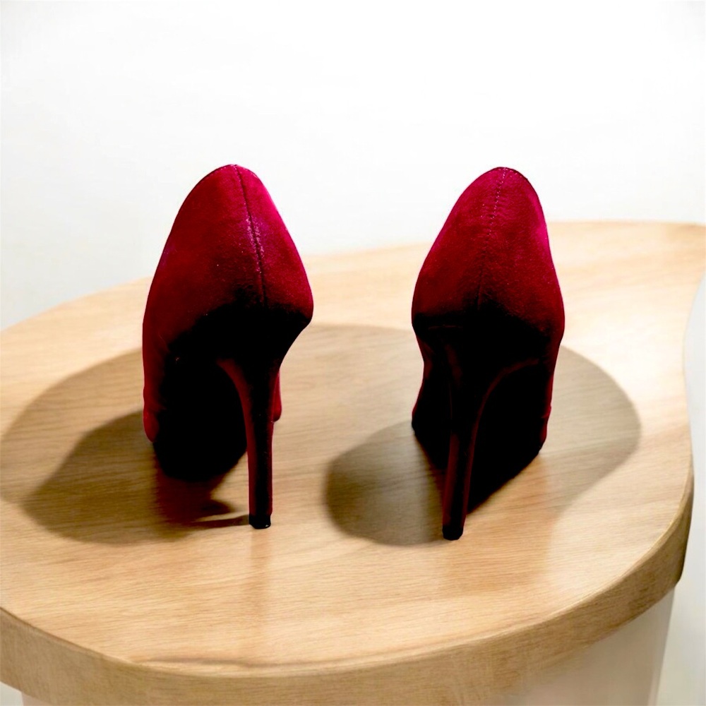Heels - Picture 2 of 3